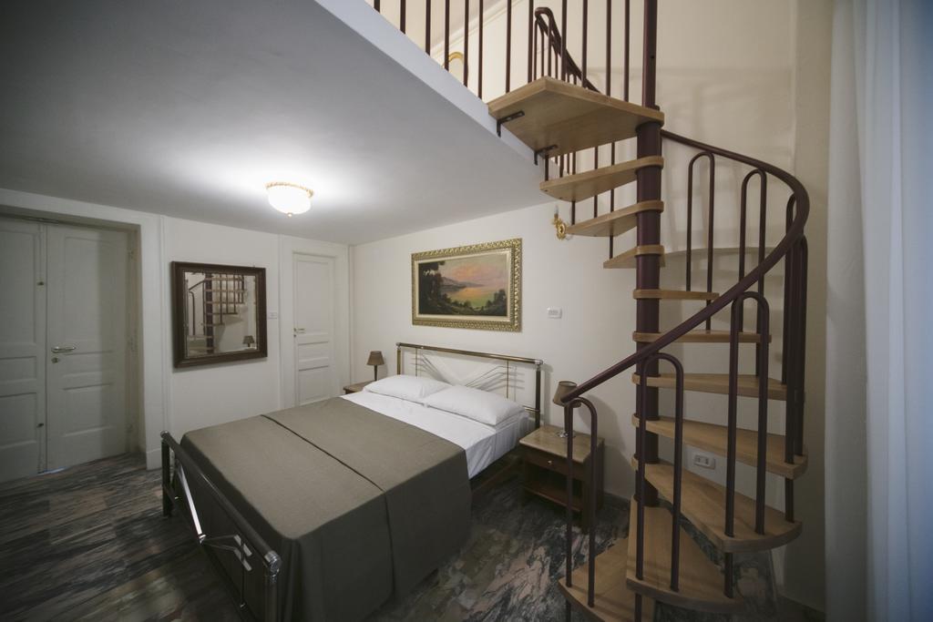 Area Angioina Suites Naples Extérieur photo