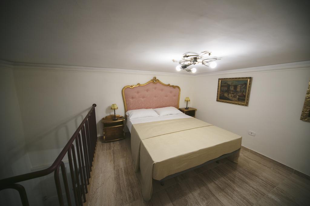 Area Angioina Suites Naples Extérieur photo